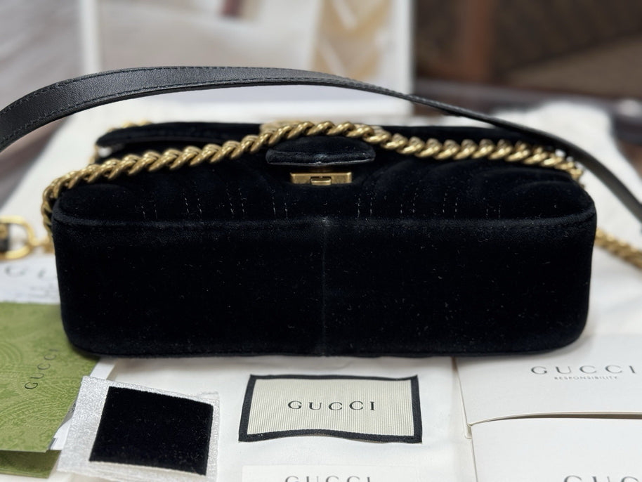 Gucci Kleine GG Marmont Schultertasche Samt Schwarz/Gold 446744