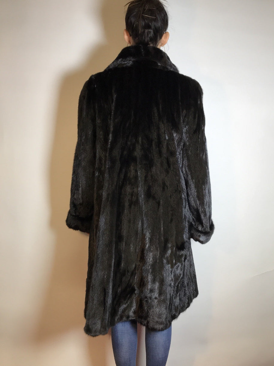 Wunderschöner Nerzmantel Original SAGA MINK Nerz schwarz Gr. 42/44 Damen