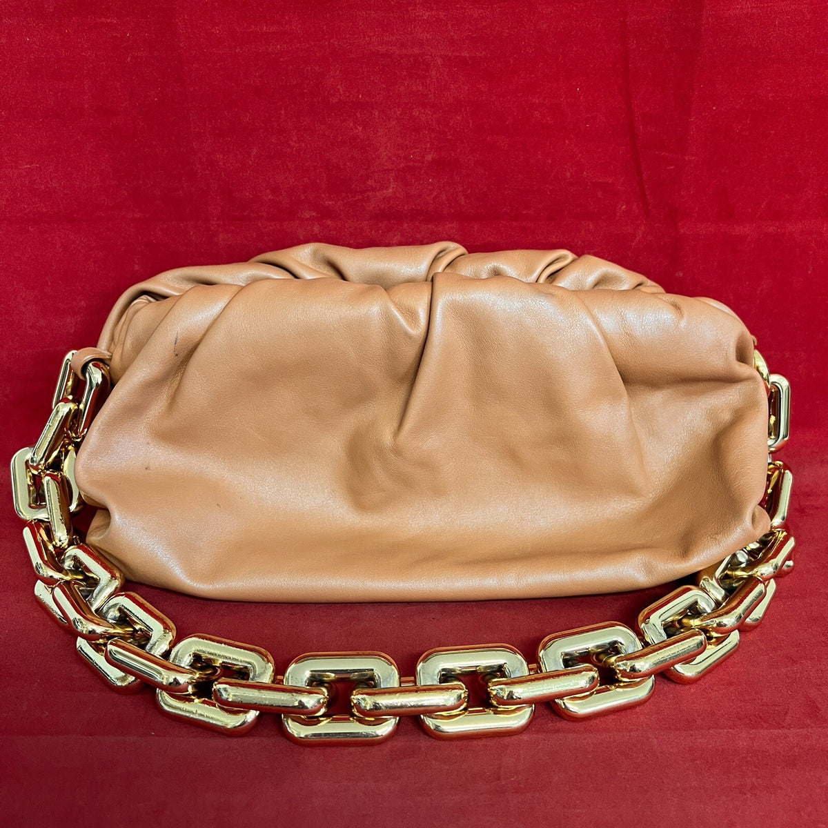 Bottega Veneta Pouch Gold Chain Kalbsleder Teak, Beige, Braun