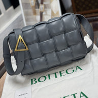 Bottega Veneta Padded Cassette Medium Grau Leder & Gold HW