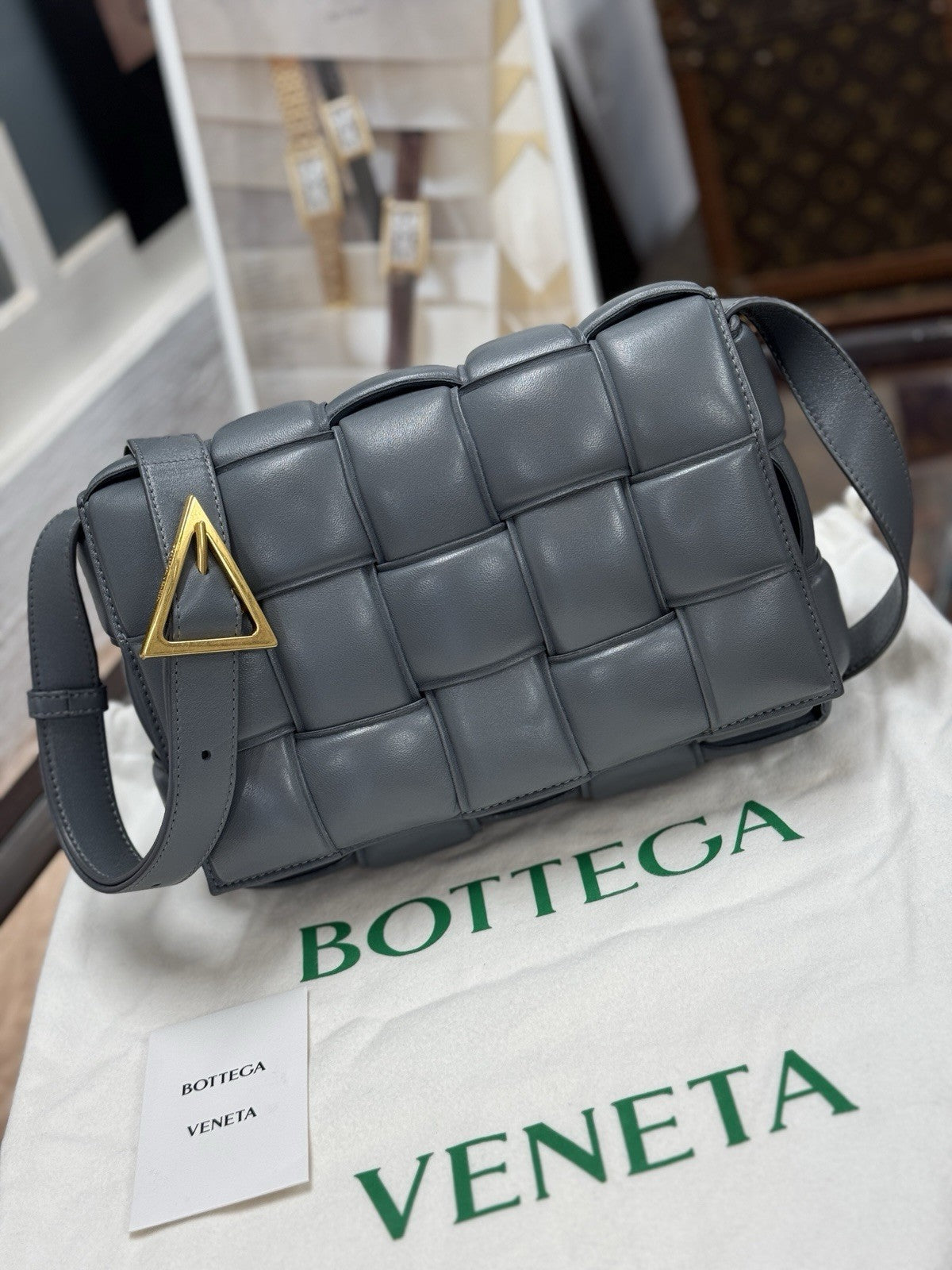Bottega Veneta Padded Cassette Medium Grau Leder & Gold HW