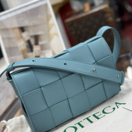 Bottega Veneta Cassette Intreccio Leder Linoleum Türkis Blau