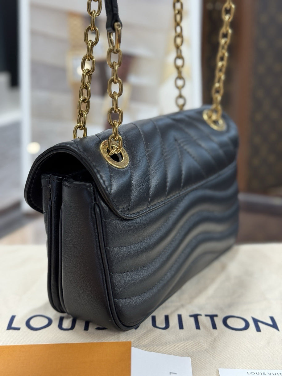 Louis Vuitton New Wave Chain PM Umhängetasche Leder Schwarz Gold M20687