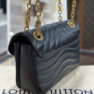 Louis Vuitton New Wave Chain PM Umhängetasche Leder Schwarz Gold M20687