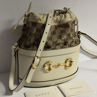 Gucci Horsebit Bucket Bag Umhängetasche Weiß Leder GG Supreme