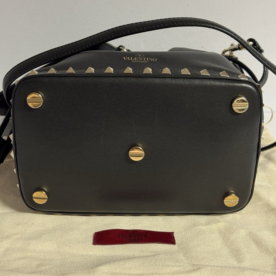 Valentino Garavani Rockstud Bucket Bag „Noe“ Umhängetasche + Pochette Schwarz