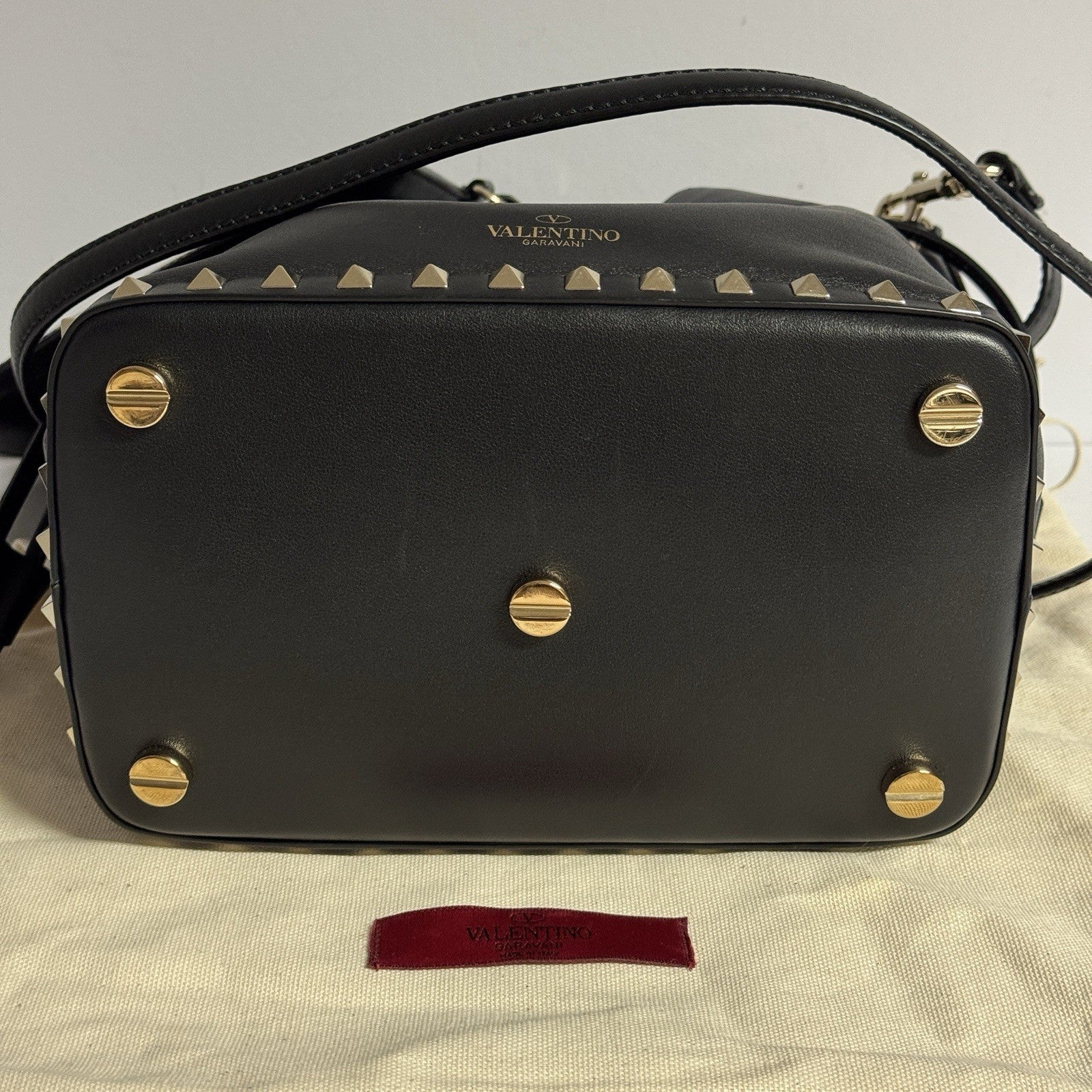 Valentino Garavani Rockstud Bucket Bag „Noe“ Umhängetasche + Pochette Schwarz