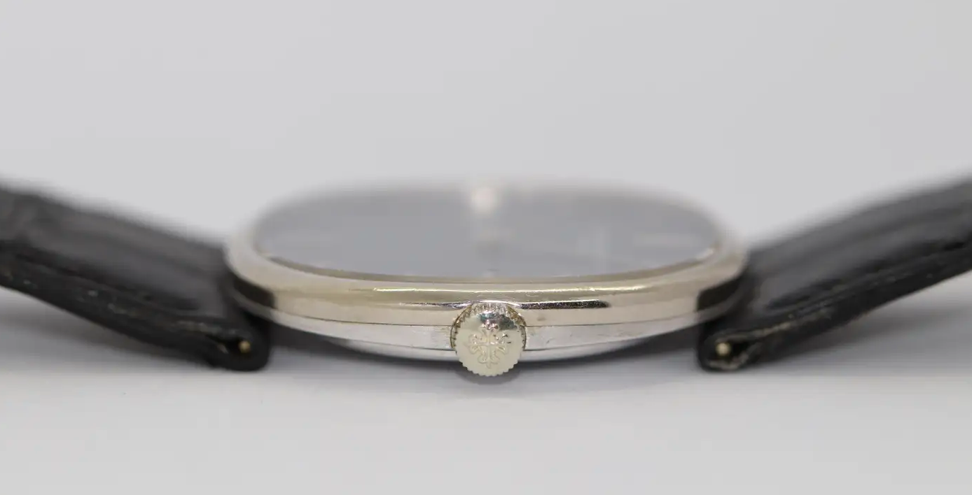 Patek Philippe Golden Ellipse d’Or Ref. 3848 Weißgold Blaues Zifferblatt 1970er