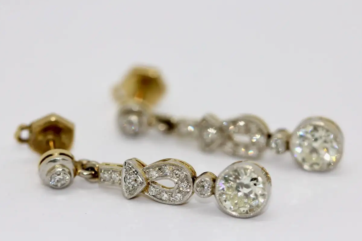 Art Déco Diamantohrringe, Ohrstecker aus Platin & Gold, ca. 1910 – 2 ct gesamt