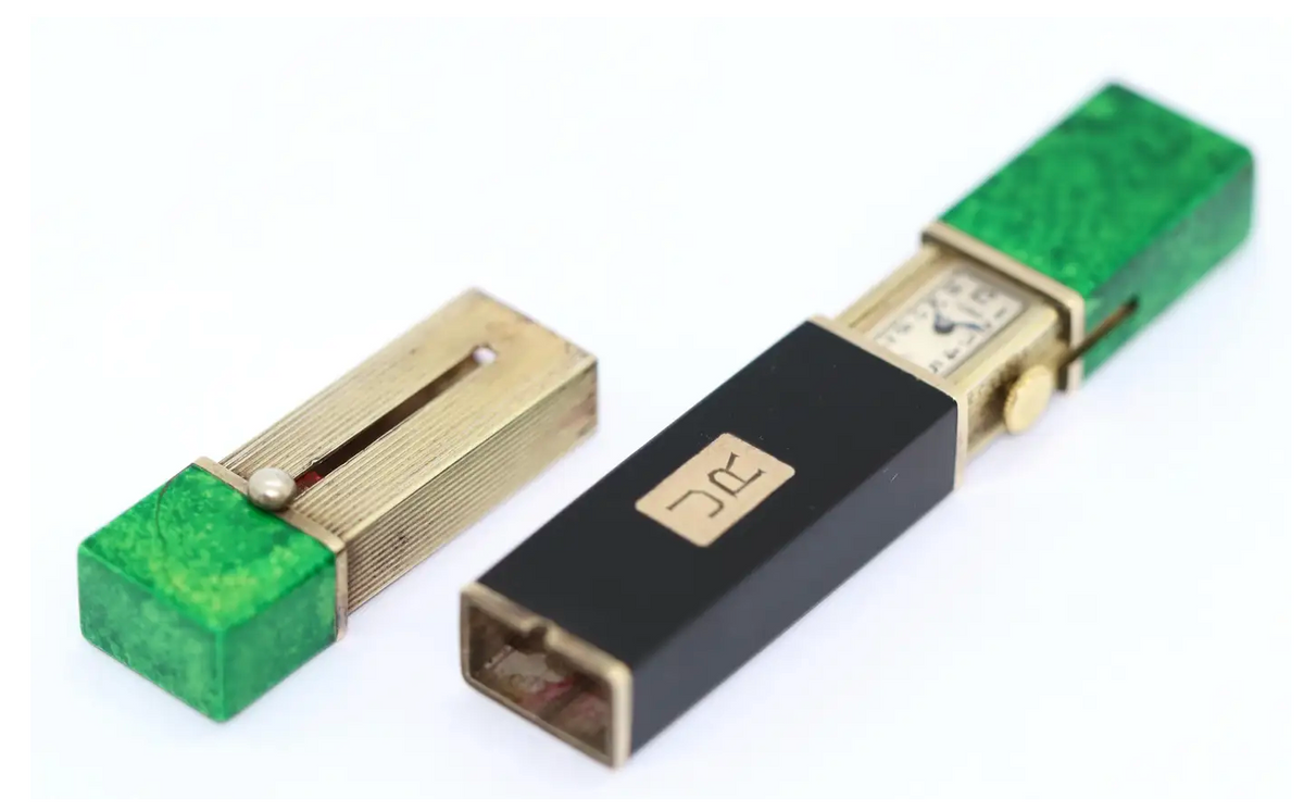 Van Cleef & Arpels Lippenstiftetui mit integrierter Damenuhr aus Malachit & Onyx