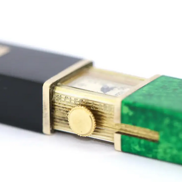 Van Cleef & Arpels Lippenstiftetui mit integrierter Damenuhr aus Malachit & Onyx