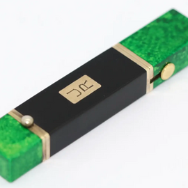 Van Cleef & Arpels Lippenstiftetui mit integrierter Damenuhr aus Malachit & Onyx