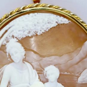 Große antike Kamee-Brosche, Gemme mit Anhängerfassung aus 18K Gelbgold