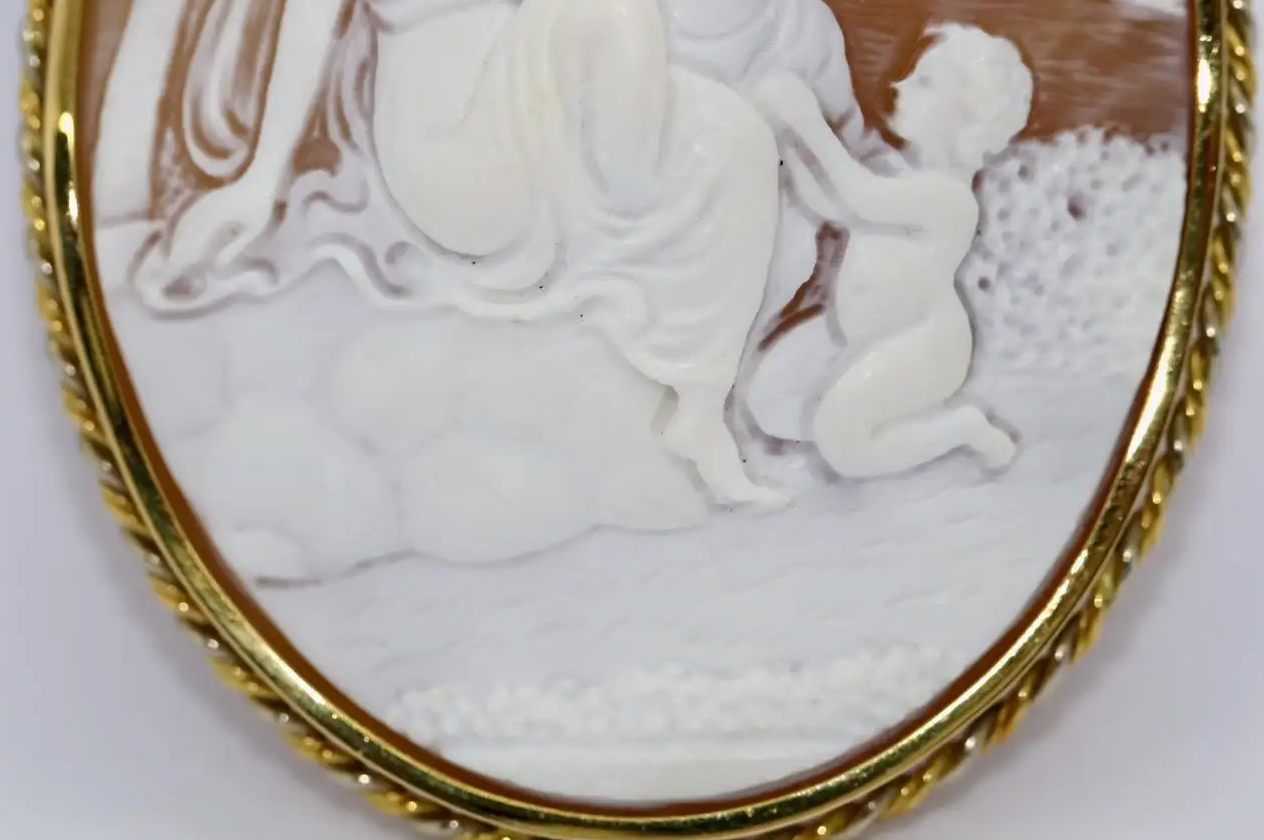 Große antike Kamee-Brosche, Gemme mit Anhängerfassung aus 18K Gelbgold