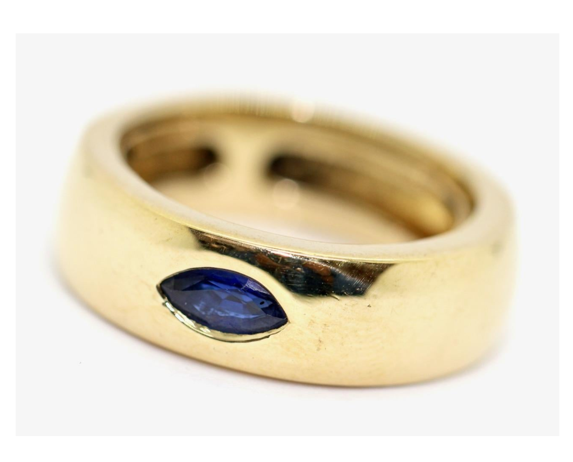 Kat Florence Saphir Ring aus 18K Gelbgold Marquise-Schliff