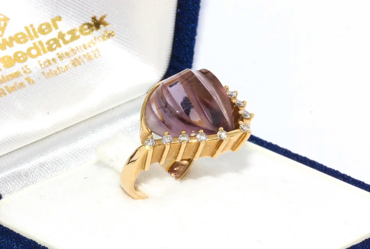 Cadeaux Ring aus 18K Gelbgold mit Amethyst als Muschel & Diamanten