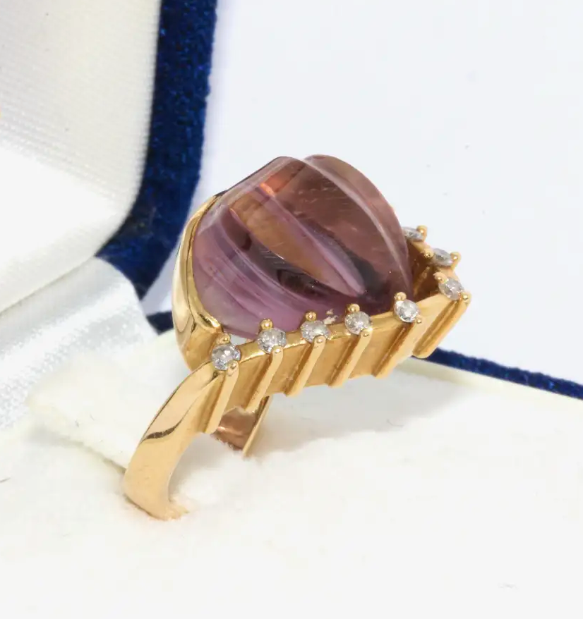 Cadeaux Ring aus 18K Gelbgold mit Amethyst als Muschel & Diamanten