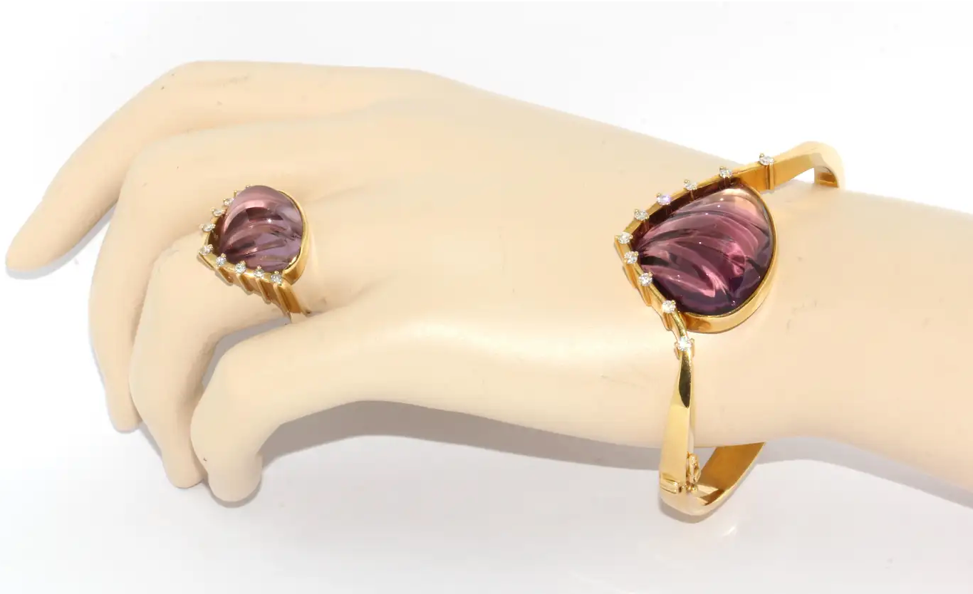 Cadeaux Armreif aus 18K Gelbgold mit Amethyst als Muschel & Diamanten