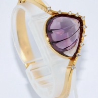 Cadeaux Armreif aus 18K Gelbgold mit Amethyst als Muschel & Diamanten