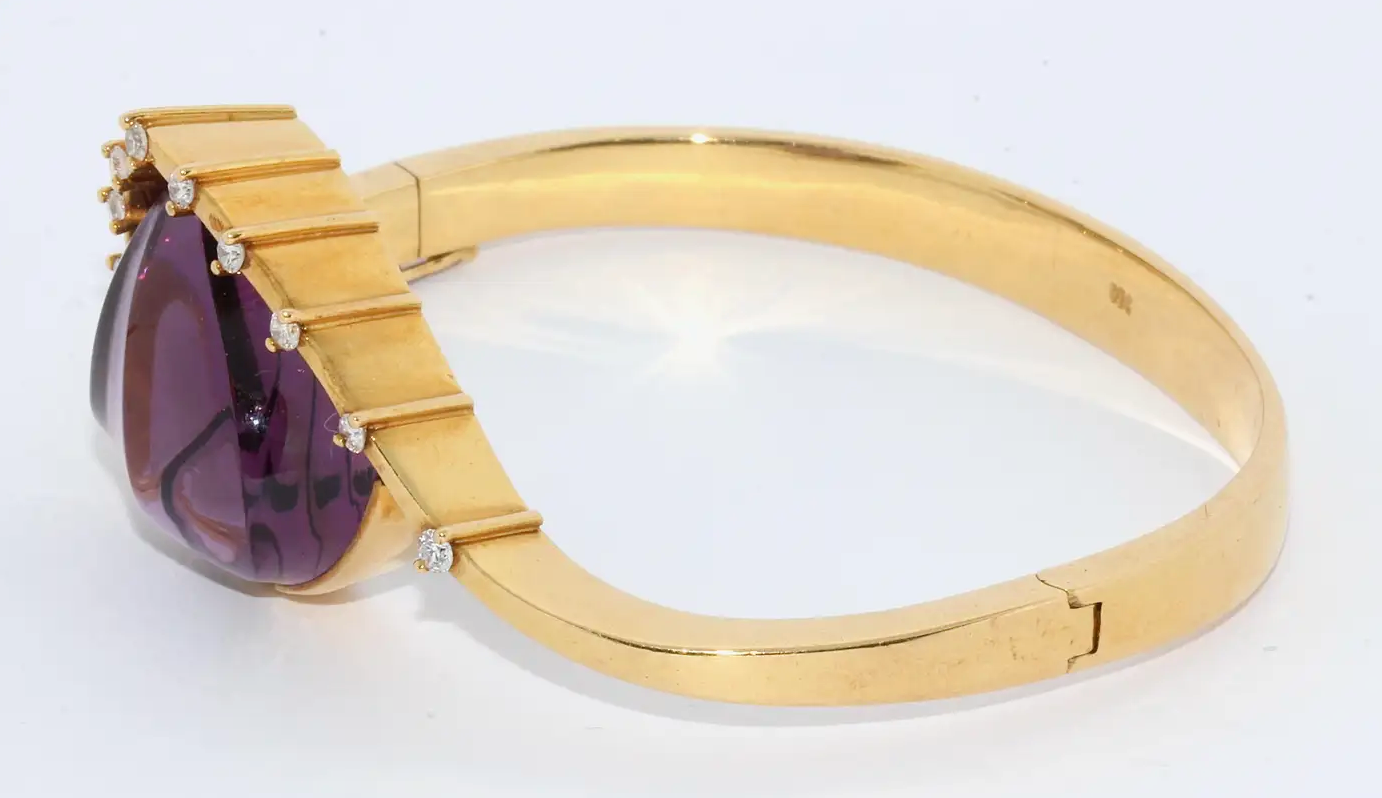 Cadeaux Armreif aus 18K Gelbgold mit Amethyst als Muschel & Diamanten