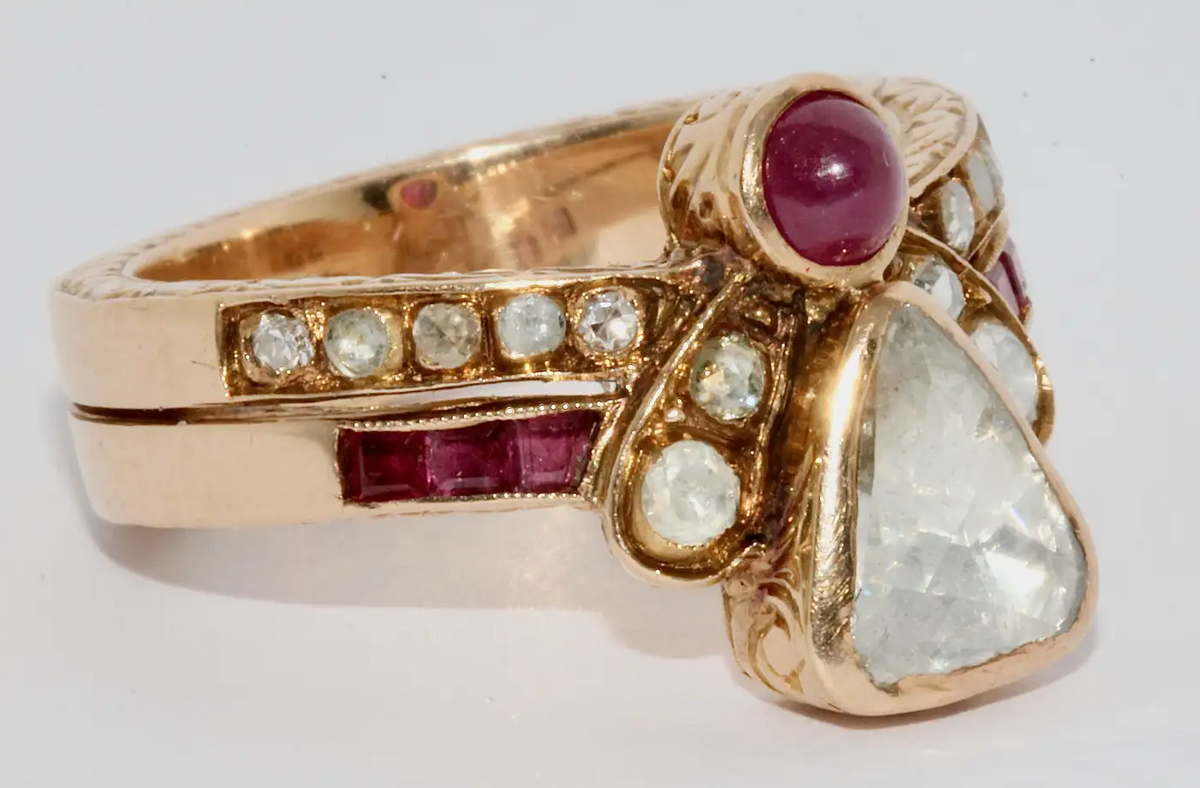 Antiker Goldring mit Rosenschliff-Diamant & Rubinen – Viktorianisch, 19. Jh.