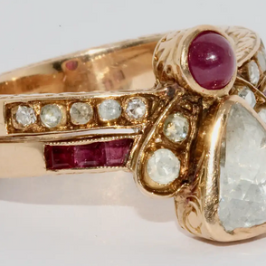 Antiker Goldring mit Rosenschliff-Diamant & Rubinen – Viktorianisch, 19. Jh.
