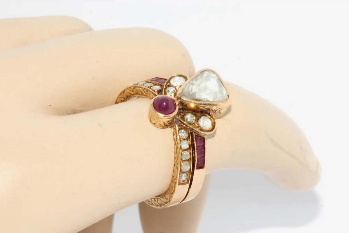 Antiker Goldring mit Rosenschliff-Diamant & Rubinen – Viktorianisch, 19. Jh.