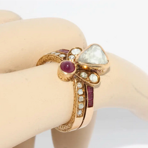 Antiker Goldring mit Rosenschliff-Diamant & Rubinen – Viktorianisch, 19. Jh.