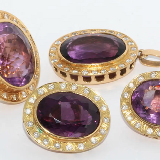 Amethyst & Diamant Schmuckset aus 18K Gold – Ring, Ohrclips & Anhänger