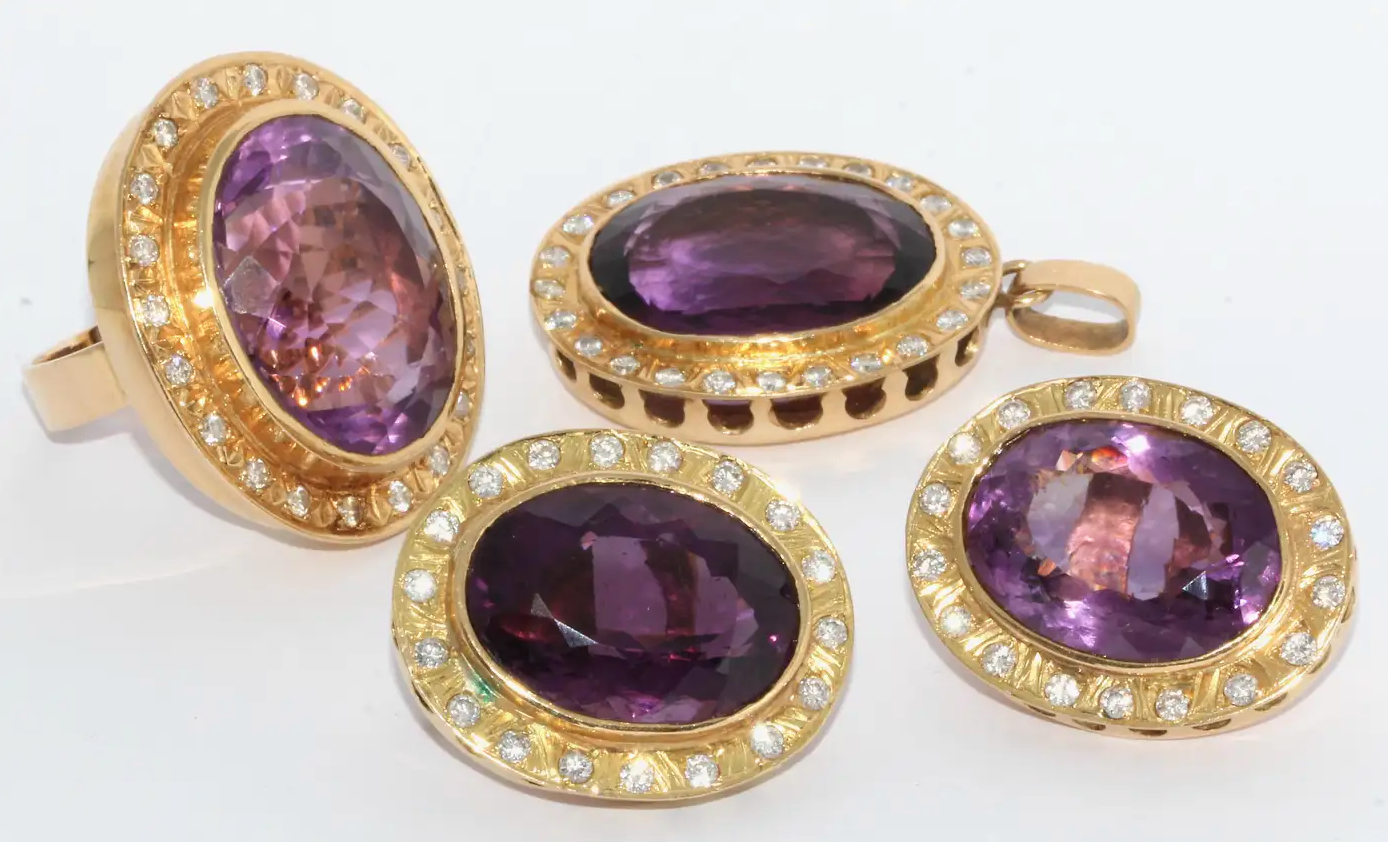 Amethyst & Diamant Schmuckset aus 18K Gold – Ring, Ohrclips & Anhänger