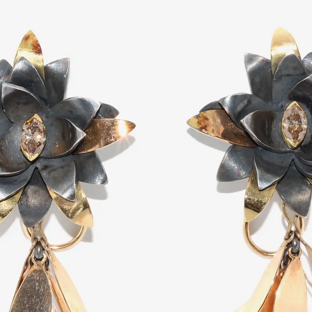 Große Designer-Ohrringe mit Diamanten aus 18 Karat Bicolor-Gold und Feinsilber