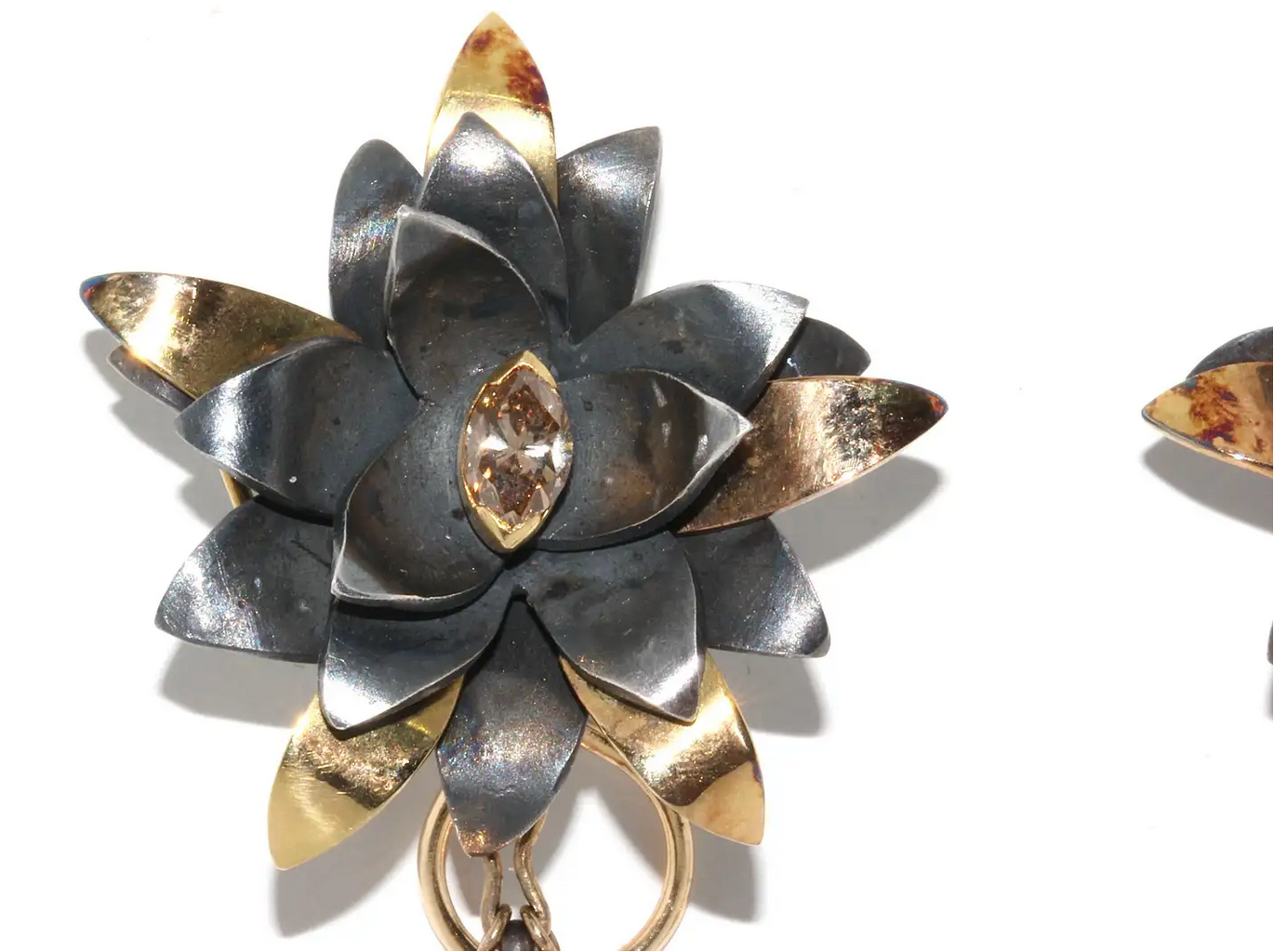 Große Designer-Ohrringe mit Diamanten aus 18 Karat Bicolor-Gold und Feinsilber