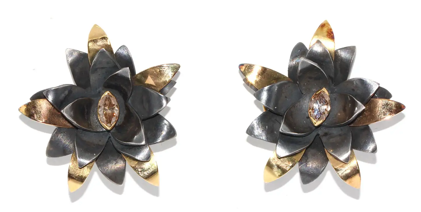 Große Designer-Ohrringe mit Diamanten aus 18 Karat Bicolor-Gold und Feinsilber