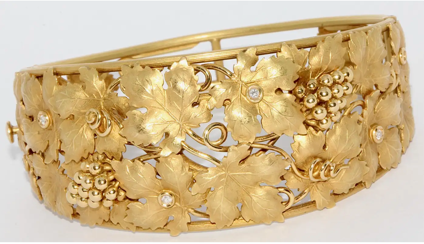 18 Karat Gold Armreif mit Diamanten, Trauben- und Weinlaubmotiv