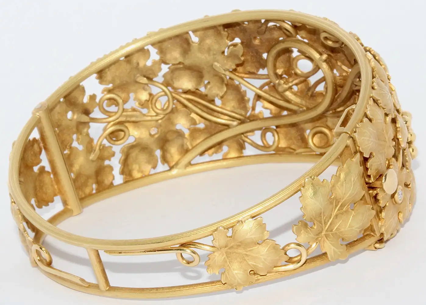 18 Karat Gold Armreif mit Diamanten, Trauben- und Weinlaubmotiv