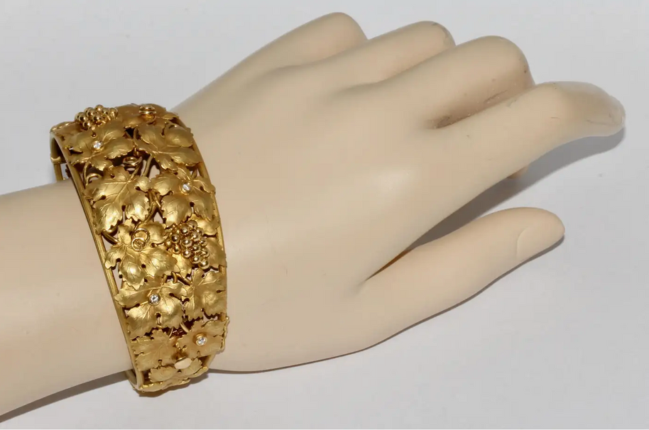 18 Karat Gold Armreif mit Diamanten, Trauben- und Weinlaubmotiv