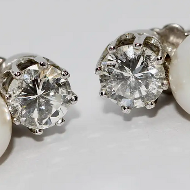 Elegante Damen Ohrstecker aus Weißgold mit Diamanten und Perlen