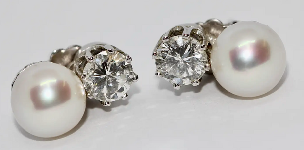 Elegante Damen Ohrstecker aus Weißgold mit Diamanten und Perlen