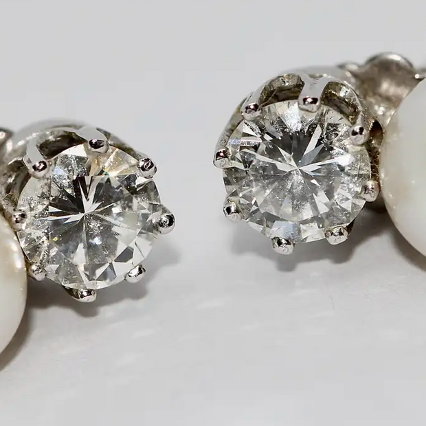 Elegante Damen Ohrstecker aus Weißgold mit Diamanten und Perlen