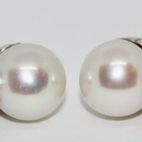 Elegante Damen Ohrstecker aus Weißgold mit Diamanten und Perlen