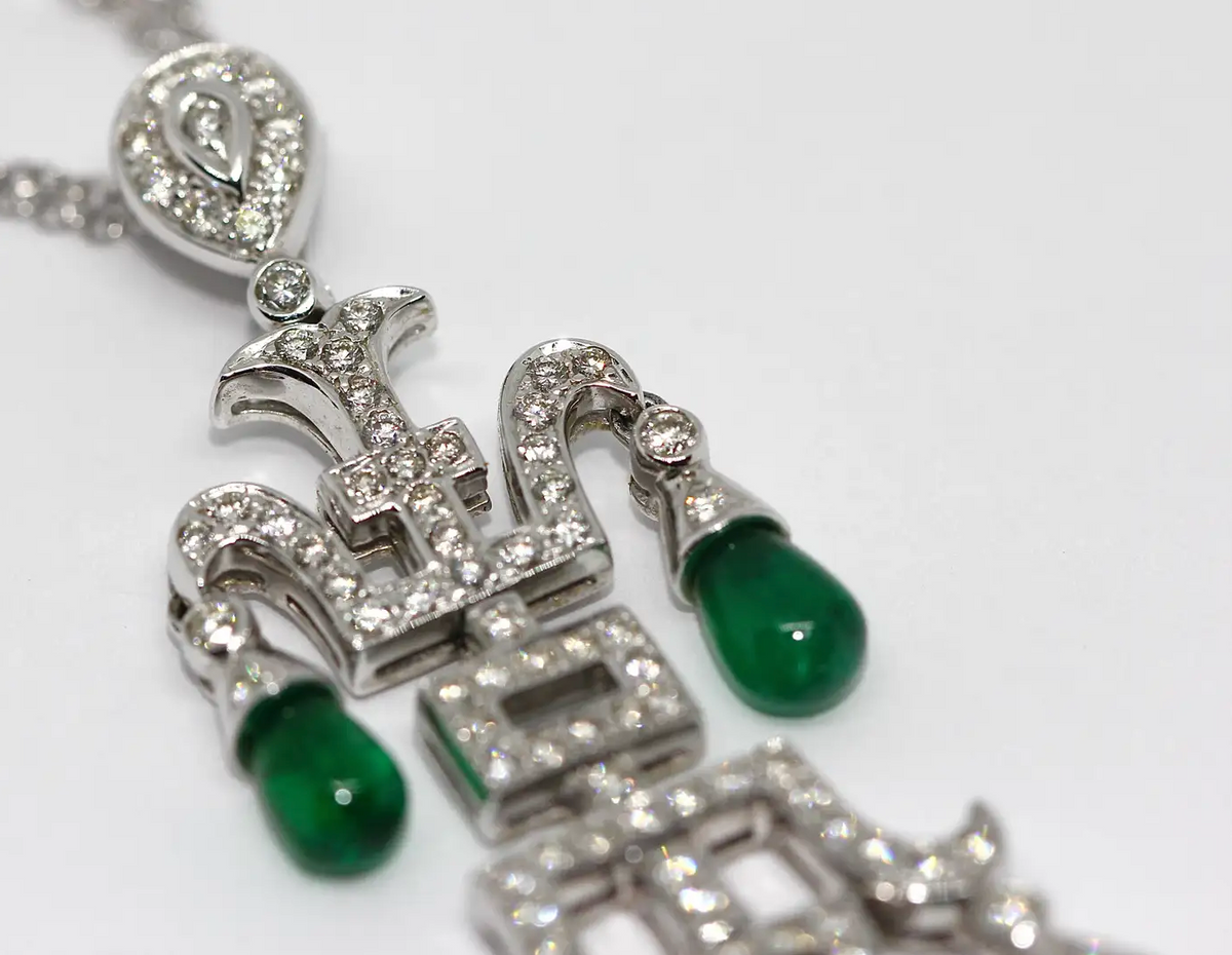 Atemberaubendes Diamant-Smaragd-Collier, Anhänger in 18 Karat Weißgold