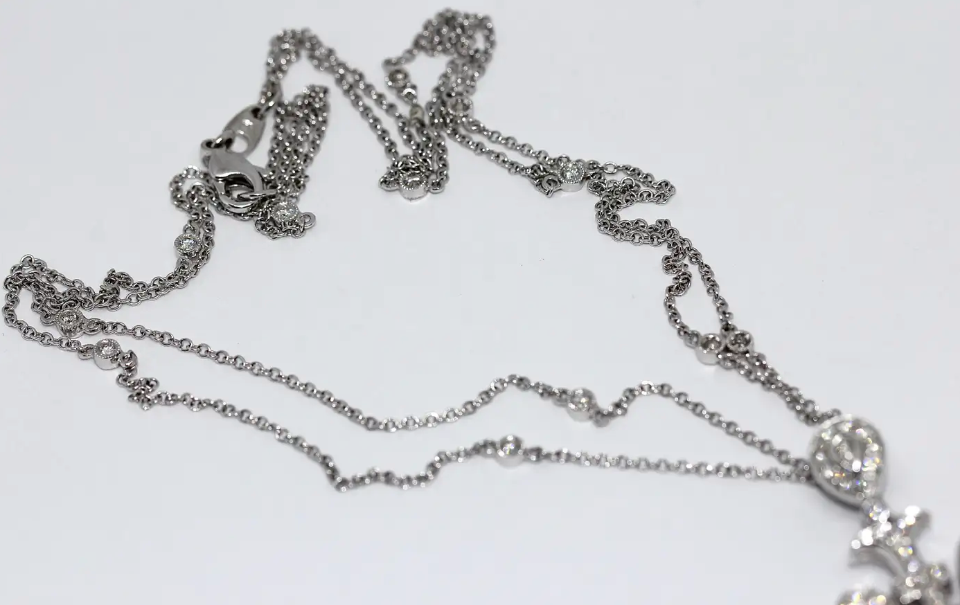 Atemberaubendes Diamant-Smaragd-Collier, Anhänger in 18 Karat Weißgold