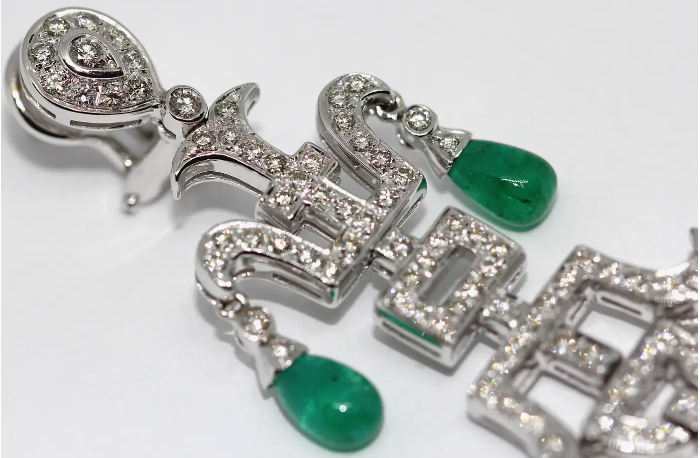 Prächtige Diamant-Smaragd-Ohrringe in 18 Karat Weißgold