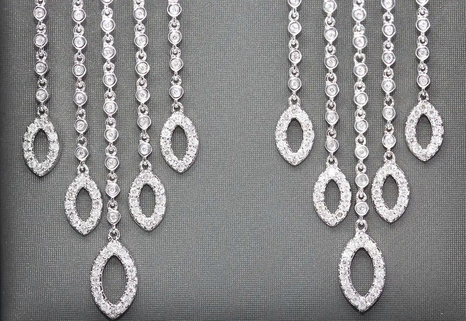 Elegante Diamant-Ohrringe in 18 Karat Weißgold