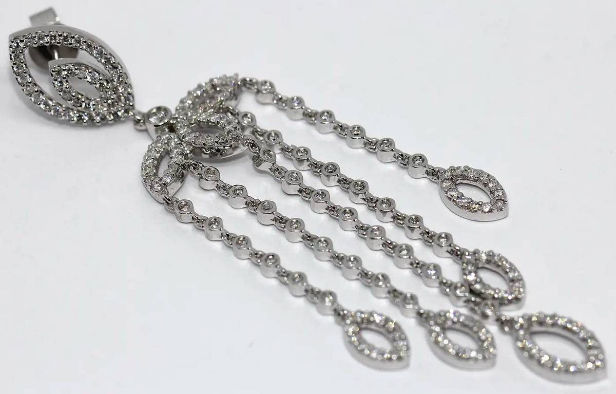 Elegante Diamant-Ohrringe in 18 Karat Weißgold