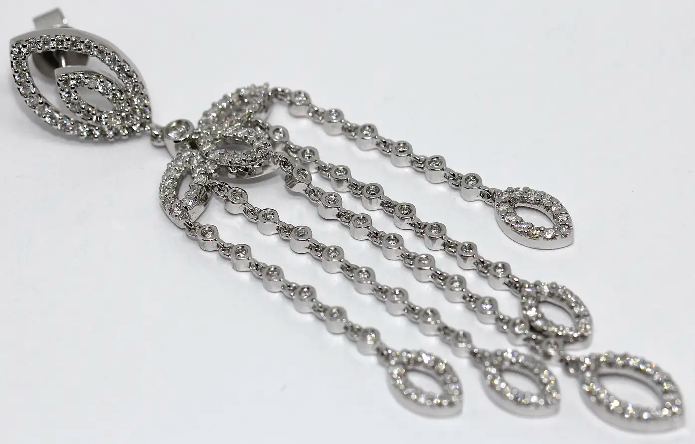 Elegante Diamant-Ohrringe in 18 Karat Weißgold