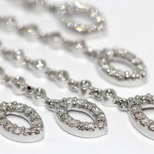 Elegante Diamant-Ohrringe in 18 Karat Weißgold