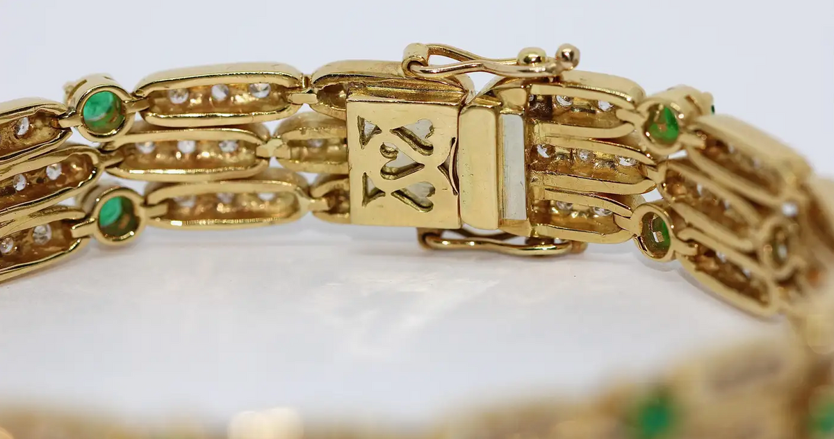 Damen Armband aus 18 Karat Gelbgold mit Diamanten und Smaragden