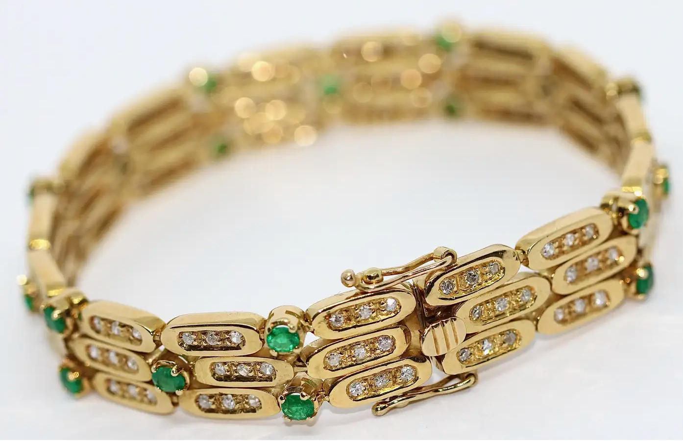 Damen Armband aus 18 Karat Gelbgold mit Diamanten und Smaragden