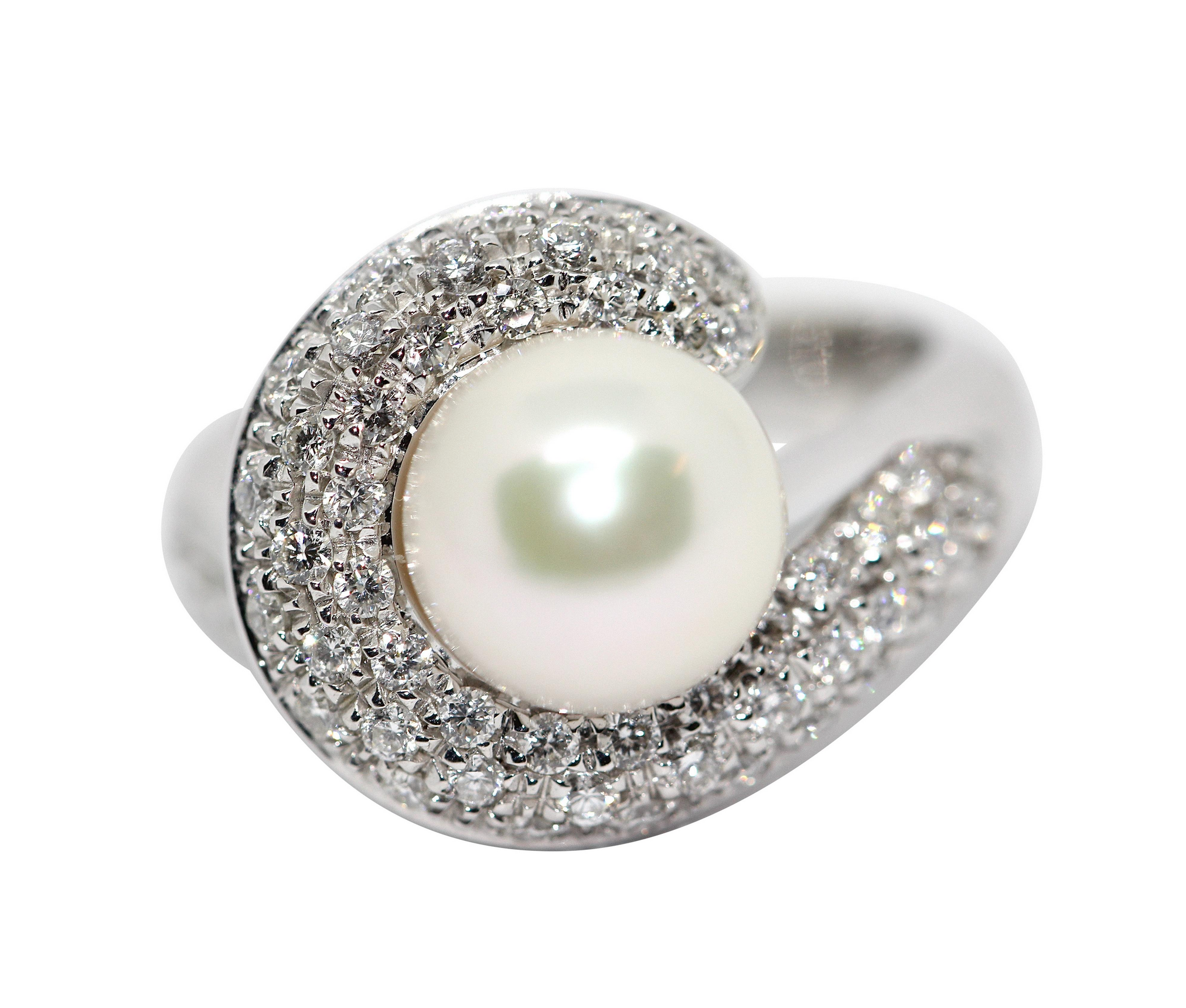 Carl F. Bucherer Ring aus 18 Karat Weißgold mit Diamanten und Akoya-Perle